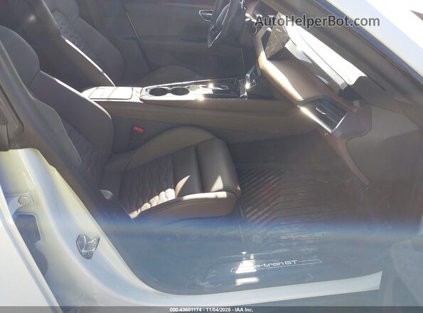 WAUDJBFW8R7002070 2024 AUDI E-TRON White Սալոնի դիմացի տեսք