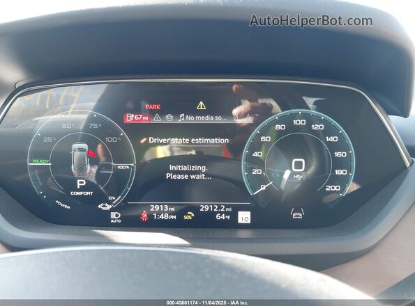 WAUDJBFW8R7002070 2024 AUDI E-TRON White Հետևի նստատեղերի տեսք