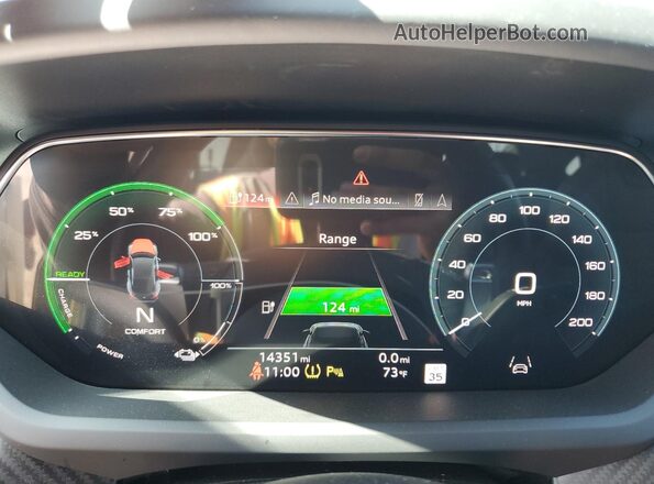 WAUEJBFWXP7006123 2023 AUDI E-TRON Brown ხელსაწყოთა პანელის ხედი