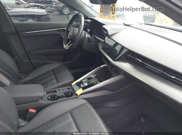WAUGUDGY4NA099197 2022 AUDI OTHER Silver Vista interior delantera