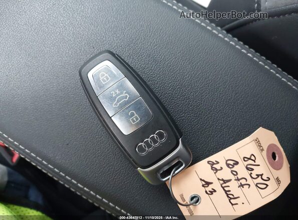 WAUGUDGY4NA099197 2022 AUDI OTHER Silver Vista del salpicadero