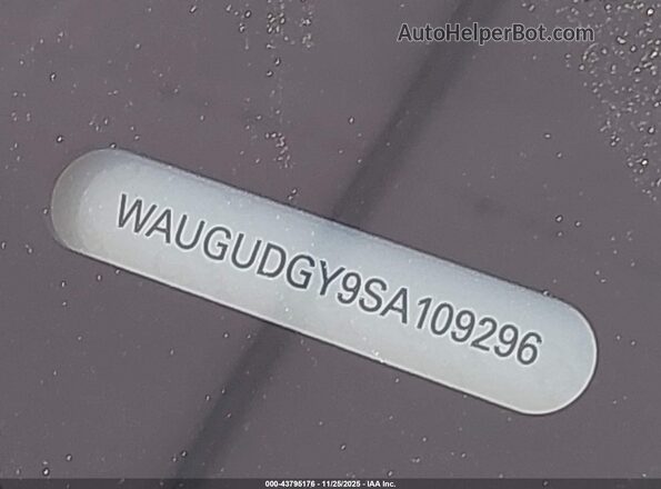 WAUGUDGY9SA109296 2025 AUDI OTHER Green Вид підкапотного простору