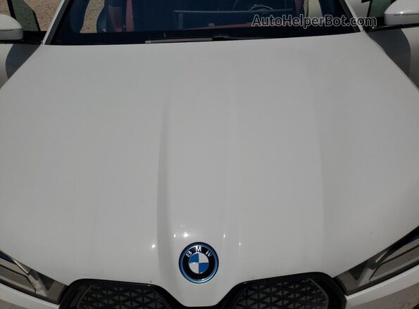 WB523CF03RCR94692 2024 BMW IX White Вид задньої частини салону
