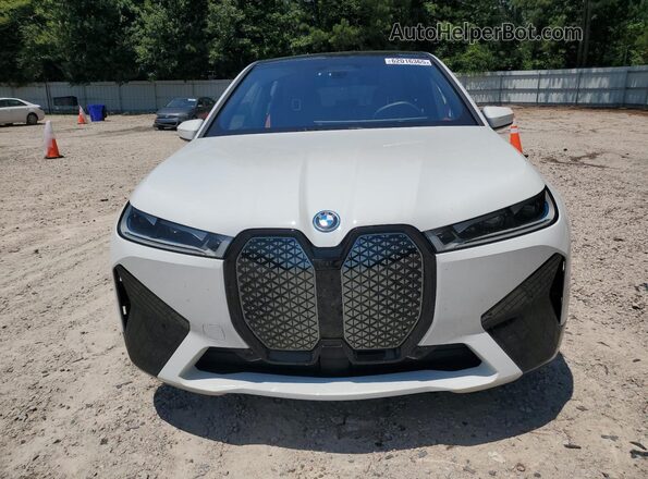 WB523CF03RCR94692 2024 BMW IX White Вид спереду