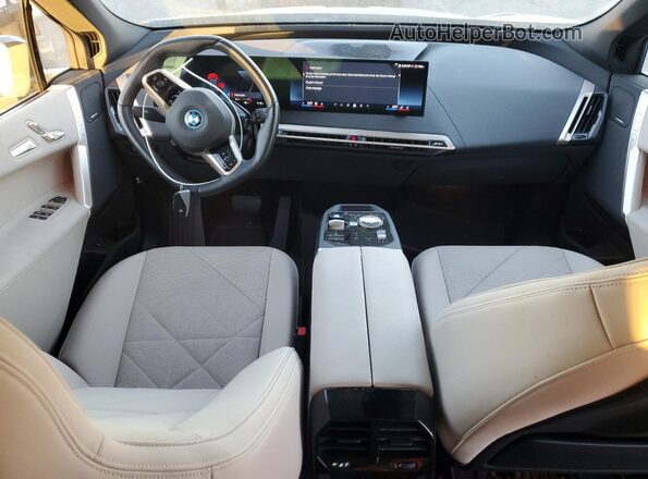 WB523CF06SCT06612 2025 BMW IX Black Առջևի վահանակի տեսք