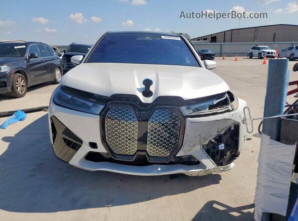WB523CF07SCU70631 2025 BMW IX White Front view