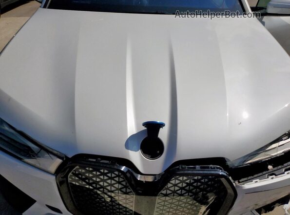 WB523CF07SCU70631 2025 BMW IX White Engine compartment view