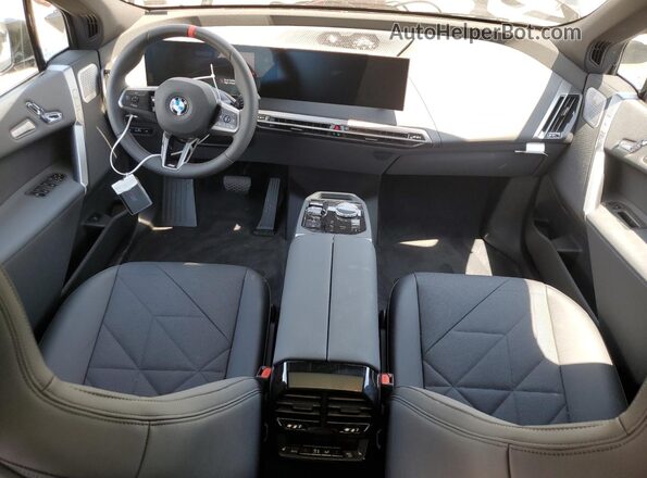 WB533CF02SCU41073 2025 BMW IX Black Առջևի վահանակի տեսք
