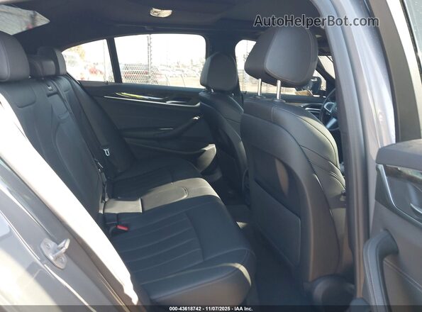 WBA13AG08MCG06075 2021 BMW 5 SERIES Gray VIN კოდის სტიკერის ხედი