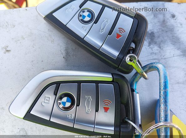 WBA13AG08MCG06075 2021 BMW 5 SERIES Gray წინა პანელის ხედი