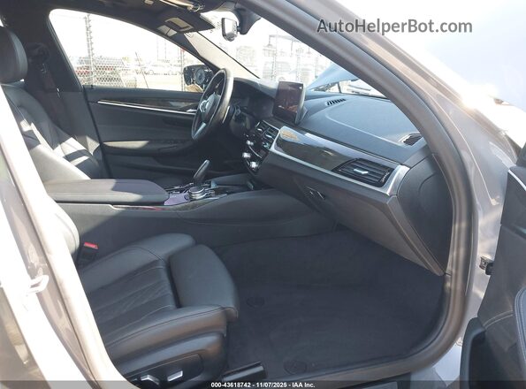 WBA13AG08MCG06075 2021 BMW 5 SERIES Gray წინა სალონის ხედი