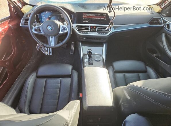 WBA13AR08NCJ09751 2022 BMW M4 Maroon Vista del salpicadero