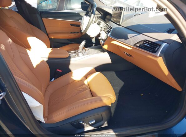 WBA13BJ04PWY19393 2023 BMW 5 SERIES Blue Vista interior delantera