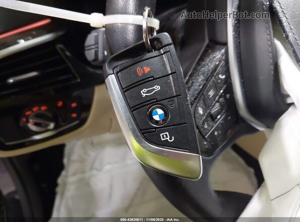 WBA13BJ06MWX29366 2021 BMW 5 SERIES Black Вид панелі приладів