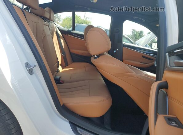WBA13BJ09MCF80939 2021 BMW 5 SERIES White Vista de los asientos traseros