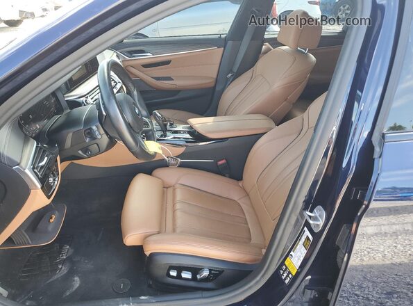 WBA13BK06NCJ01700 2022 BMW M5 Синий Вид салона спереди