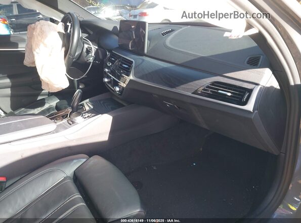 WBA13BK07NCH81240 2022 BMW M5 Gray Widok wnętrza z przodu