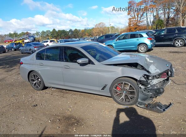 WBA13BK07NCH81240 2022 BMW M5 Gray Widok wnętrza z tyłu