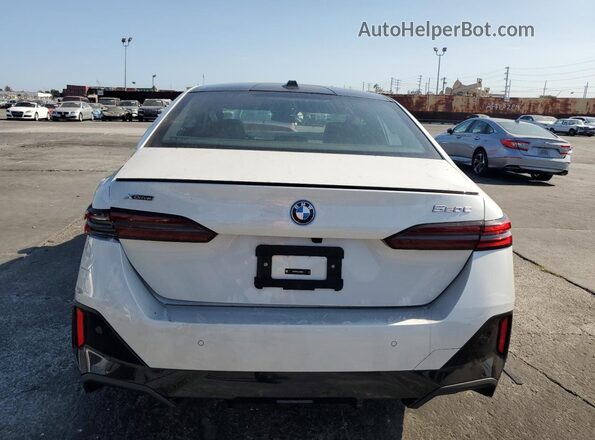 WBA13FK09SCT80966 2025 BMW 5 SERIES White Հետևի տեսք