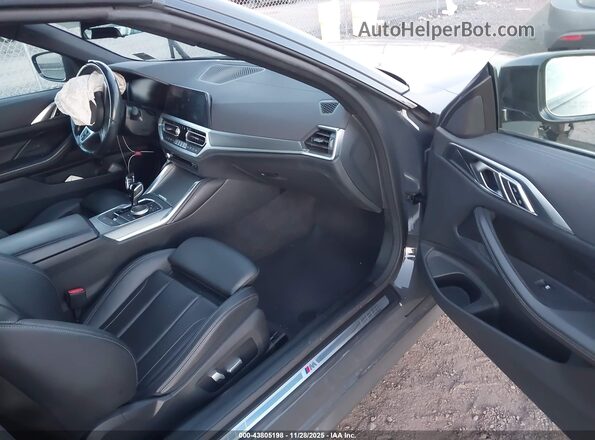 WBA23AT07NCJ90769 2022 BMW 4 SERIES Серый Вид салона спереди