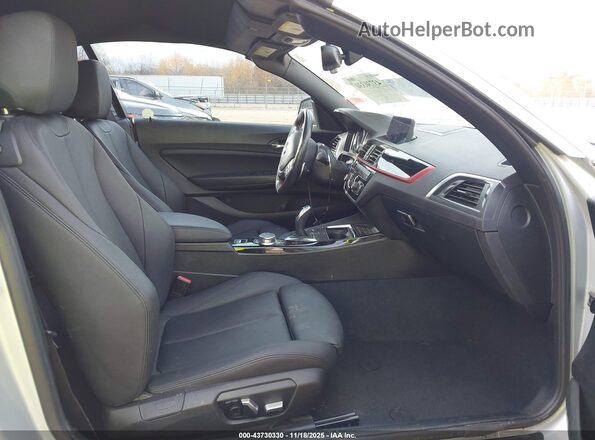WBA2M7C58JVA97367 2018 BMW 2 SERIES Silver Вид салону спереду