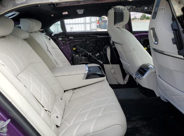 WBA33EJ04RCR42772 2024 BMW 7 SERIES Фиолетовый Вид задних сидений