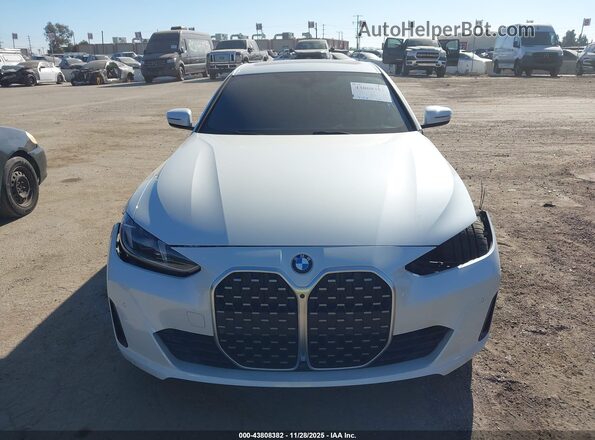 WBA33FB03SFU06517 2025 BMW 4 SERIES White უკანა სალონის ხედი