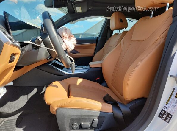 WBA33FB03SFU70878 2025 BMW 4 SERIES White Vista interior delantera