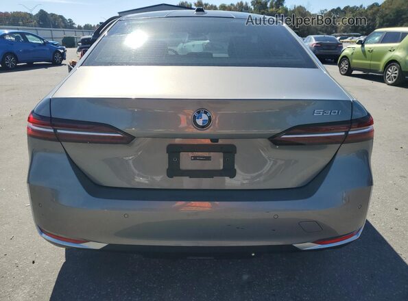 WBA43FJ02RCS16404 2024 BMW 5 SERIES Gray Vista trasera