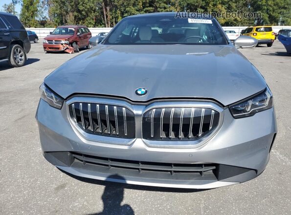 WBA43FJ02RCS16404 2024 BMW 5 SERIES Gray Vista frontal