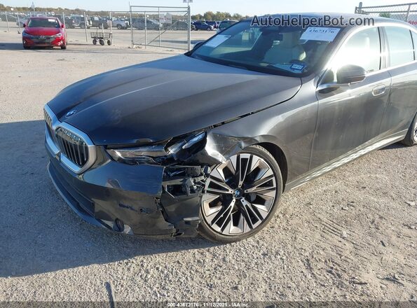 WBA43FJ03RCS17352 2024 BMW 5 SERIES Black წინა ხედი