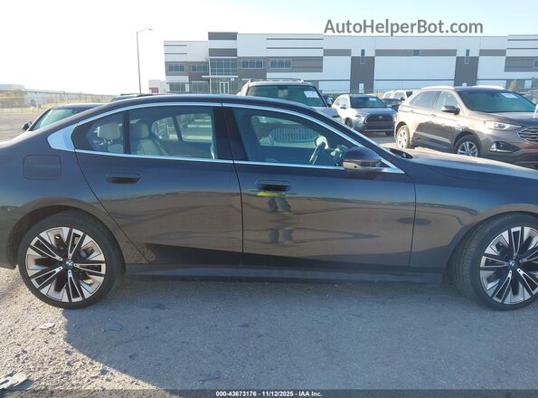 WBA43FJ03RCS17352 2024 BMW 5 SERIES Black უკანა სალონის ხედი
