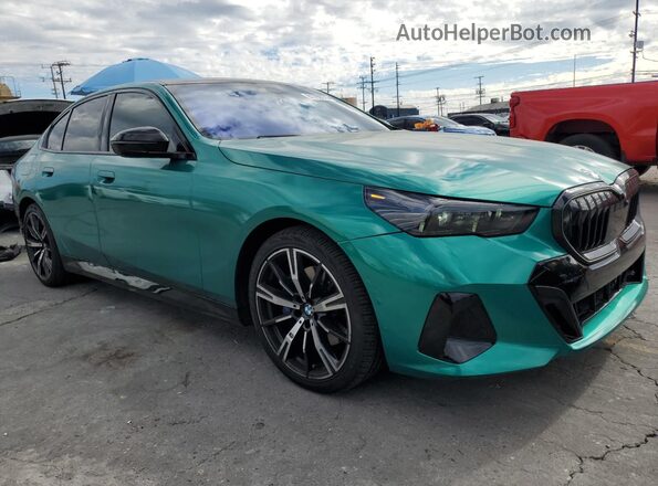 WBA43FJ07RCP96300 2024 BMW 5 SERIES Зеленый Передняя правая четверть