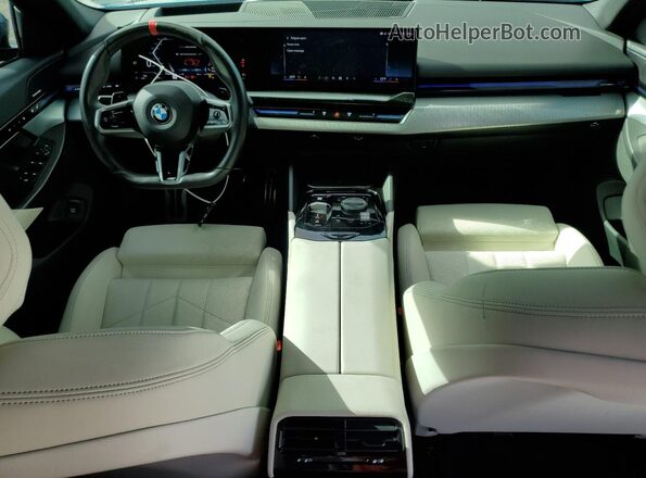 WBA43FJ07RCP96300 2024 BMW 5 SERIES Зеленый Вид панели приборов
