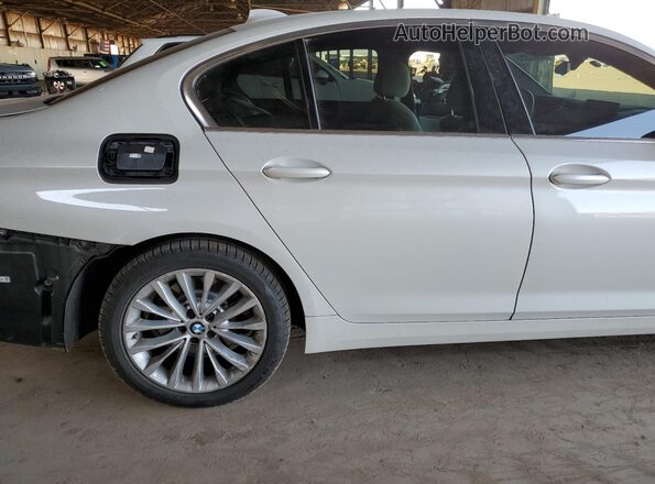WBA53BH07MCF35926 2021 BMW 5 SERIES White Widok tylnych siedzeń