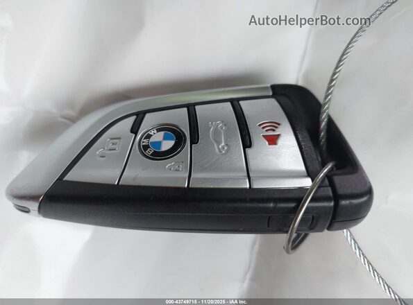 WBA53BH09NCK98743 2022 BMW 5 SERIES Gray Вид панелі приладів
