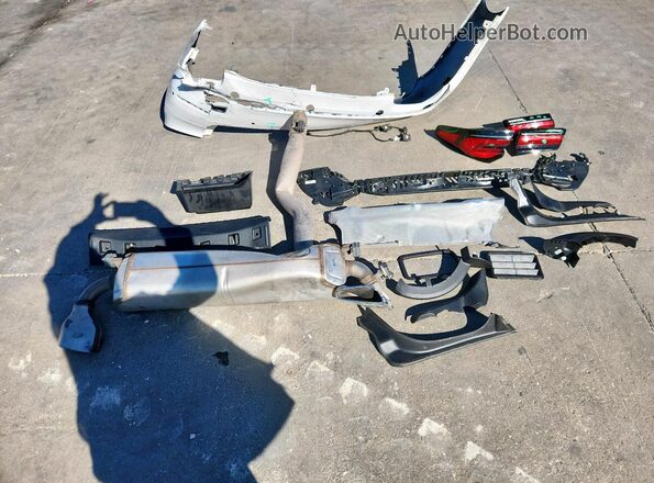 WBA53BH0XMCG50701 2021 BMW 5 SERIES White Engine compartment view