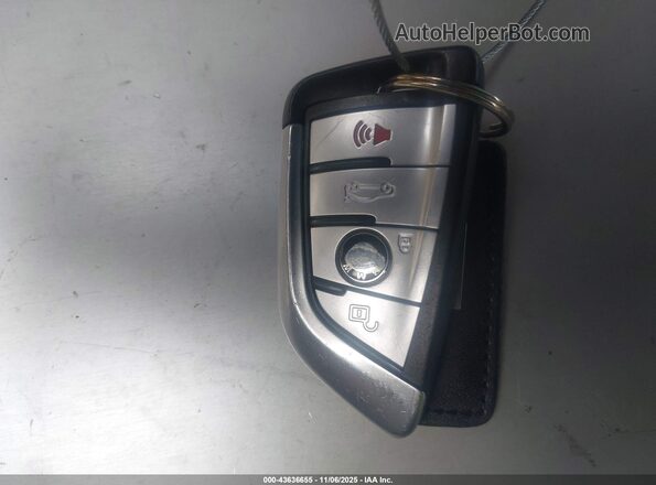 WBA53BJ01MCF51968 2021 BMW 5 SERIES Gray Vista del salpicadero