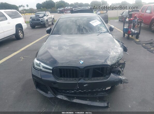 WBA53BJ01MCF51968 2021 BMW 5 SERIES Gray Vista del cuadro de instrumentos