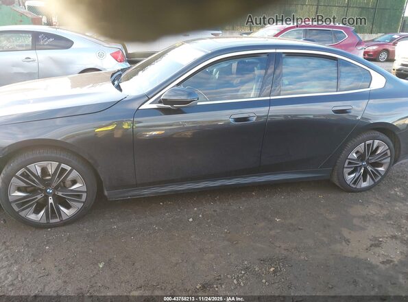 WBA53FJ07RCS70432 2024 BMW 5 SERIES Gray Vista interior de 360 grados