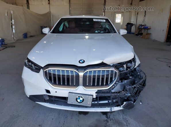 WBA53FJ0XRCP86140 2024 BMW 5 SERIES Белый Вид спереди