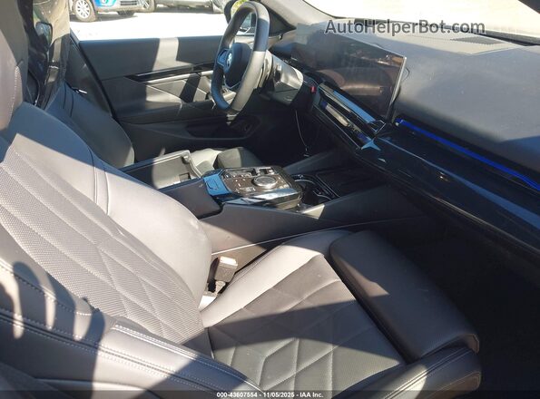WBA53FJ0XSCT87802 2025 BMW 5 SERIES Black Widok wnętrza z przodu