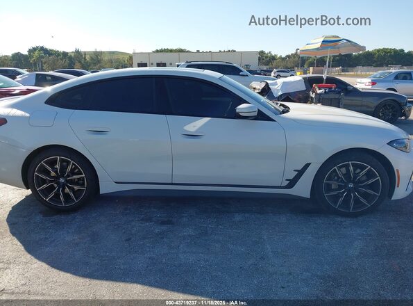 WBA63AV07NFM36846 2022 BMW 4 SERIES White Rear interior view