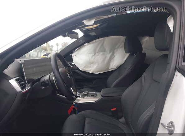 WBA63AV08RFS24690 2024 BMW 4 SERIES Белый Вид салона спереди