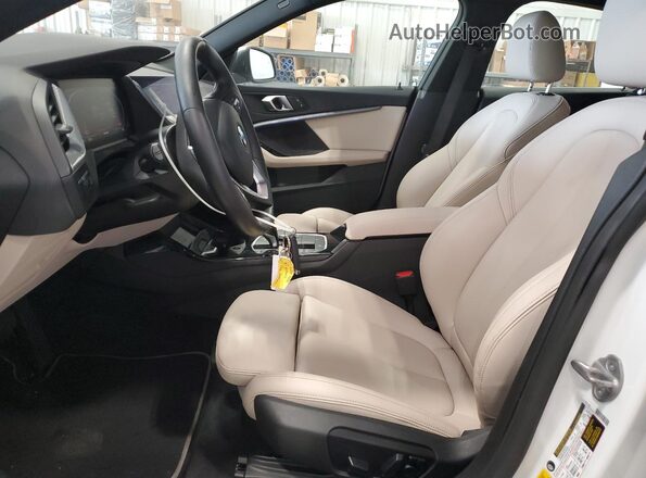 WBA73AK04P7M58471 2023 BMW 2 SERIES White Вид салону спереду