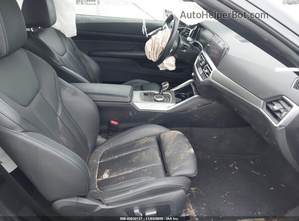 WBA73AP02PCL12165 2023 BMW 4 SERIES Black Вид салону спереду