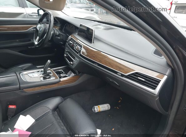 WBA7F2C52HG421220 2017 BMW 7 SERIES Серый Вид салона спереди