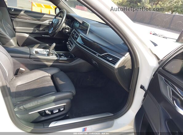 WBA7J2C33HG497798 2017 BMW 7 SERIES Белый Вид салона спереди