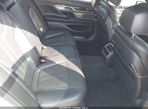 WBA7J2C33HG497798 2017 BMW 7 SERIES Белый Вид наклейки с VIN-кодом