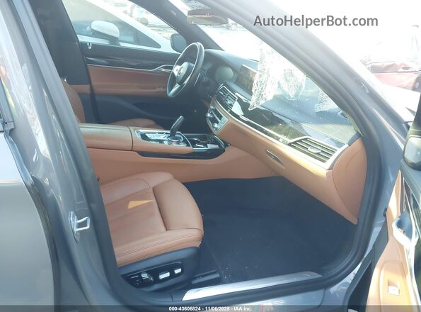 WBA7T2C03LGL17177 2020 BMW 7 SERIES Gray Widok wnętrza z przodu